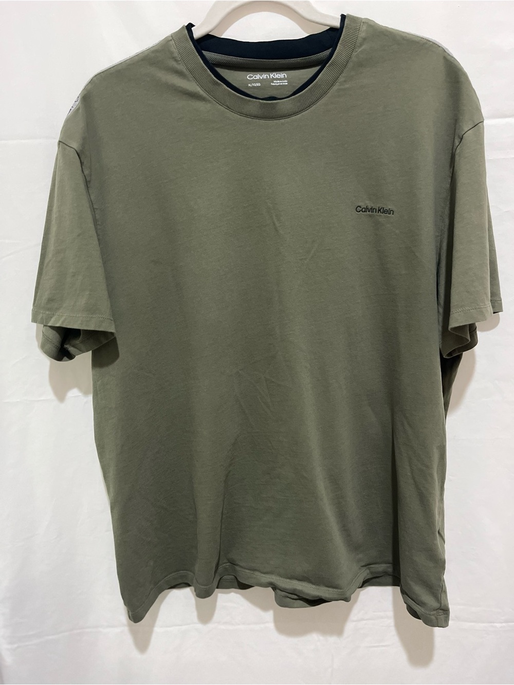 Calvin Klein Men's Olive Green Crew Neck T-Shirt Large